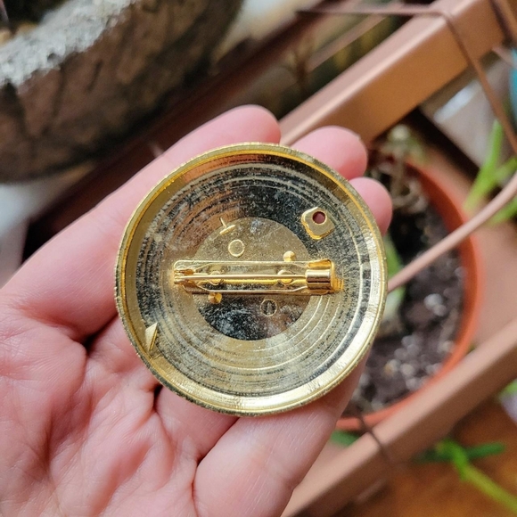 Vintage Ornate Gold Floral Boucher Lapel Brooch Pin - Picture 6 of 6